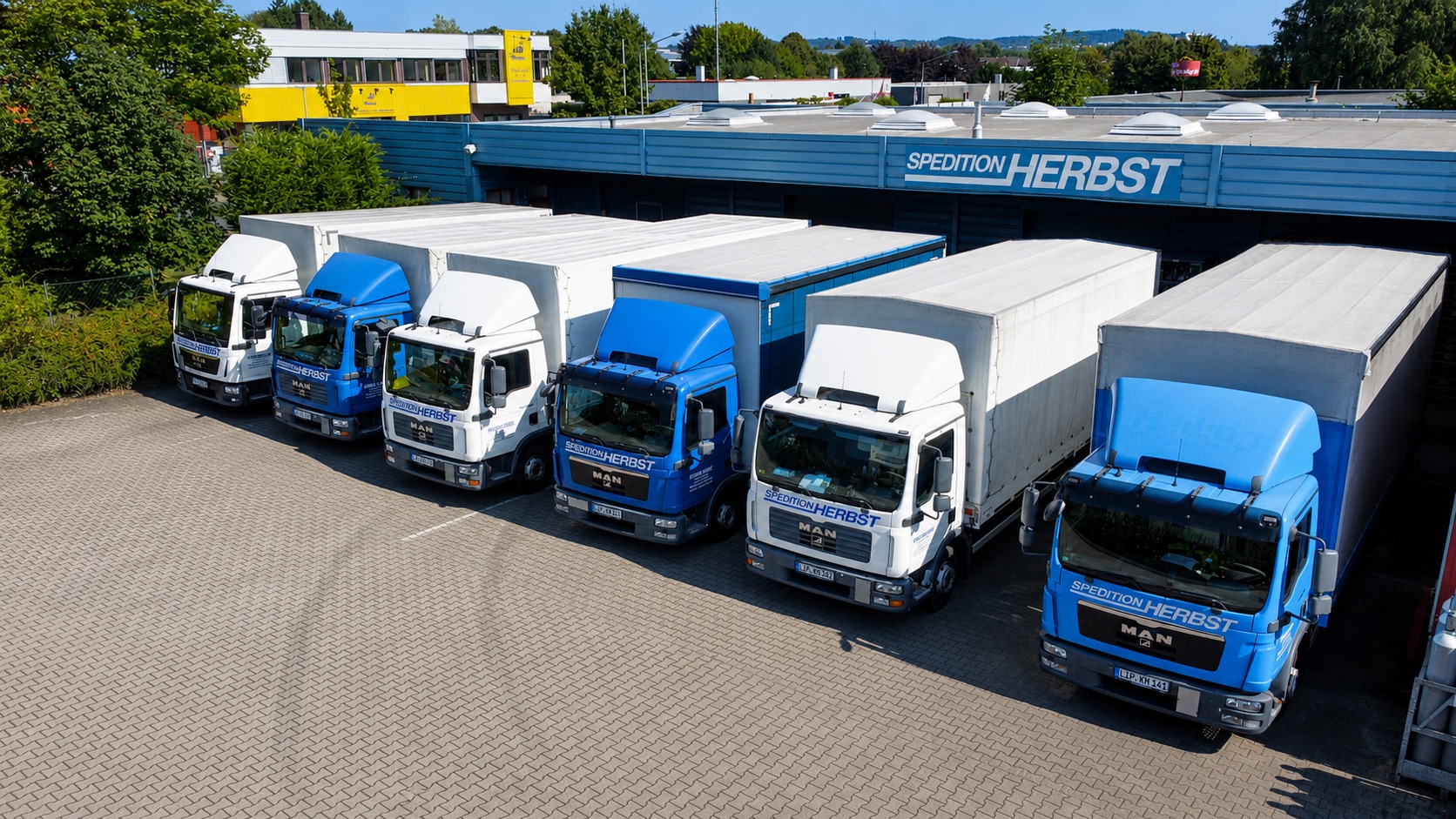 Fuhrpark der Spedition Herbst mit mehreren 7,5-Tonnern am Standort Detmold